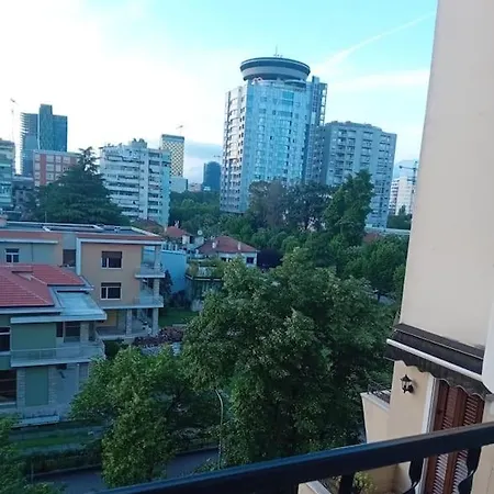 Road Blloku Area Apartman Tirana